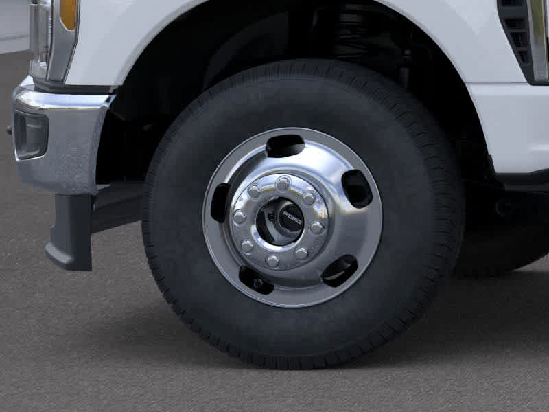 2025 Ford F-350 Super Duty Chassis Cab XLT - Photo 19