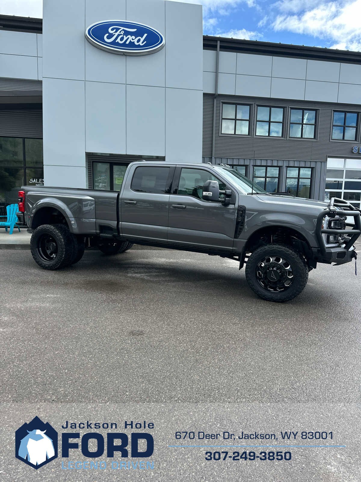 2024 Ford F-350 Lariat photo 2