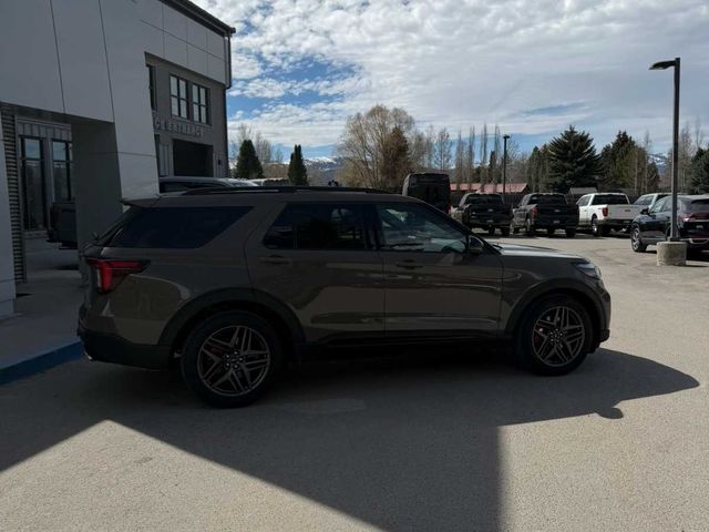 2026 Ford Explorer ST - Photo 8