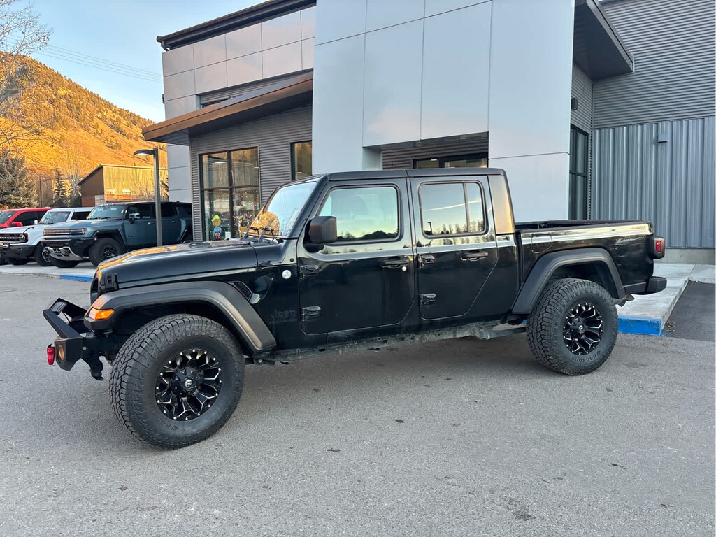 Used 2020 Jeep Gladiator Sport S Truck Crew Cab