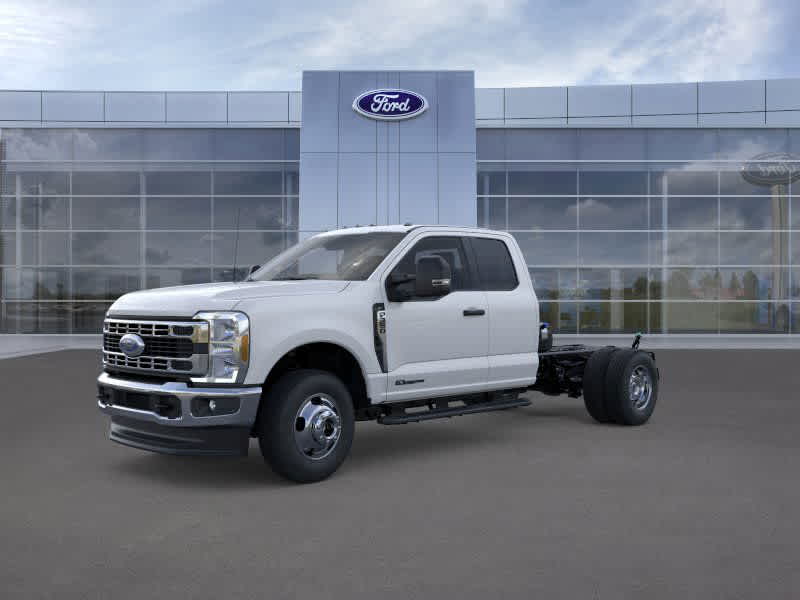2025 Ford F-350 Super Duty Chassis Cab XLT's photo