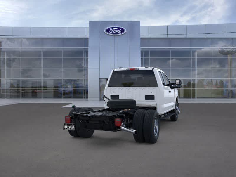 2025 Ford F-350 Super Duty Chassis Cab XLT - Photo 8