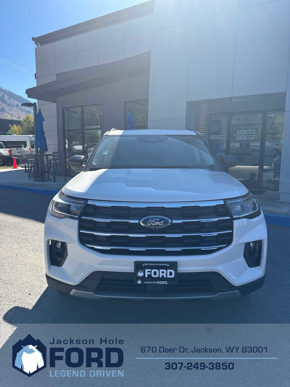 2025 Ford Explorer photo 2
