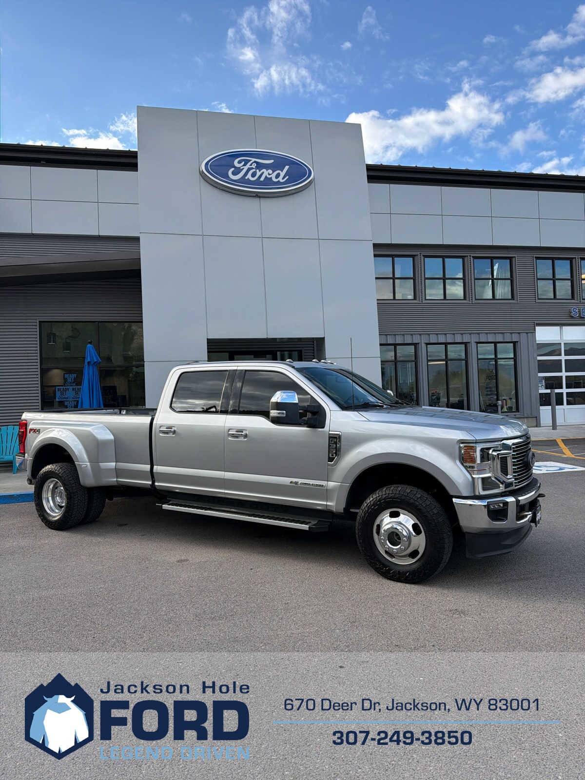 2022 Ford F-350 Lariat photo 2