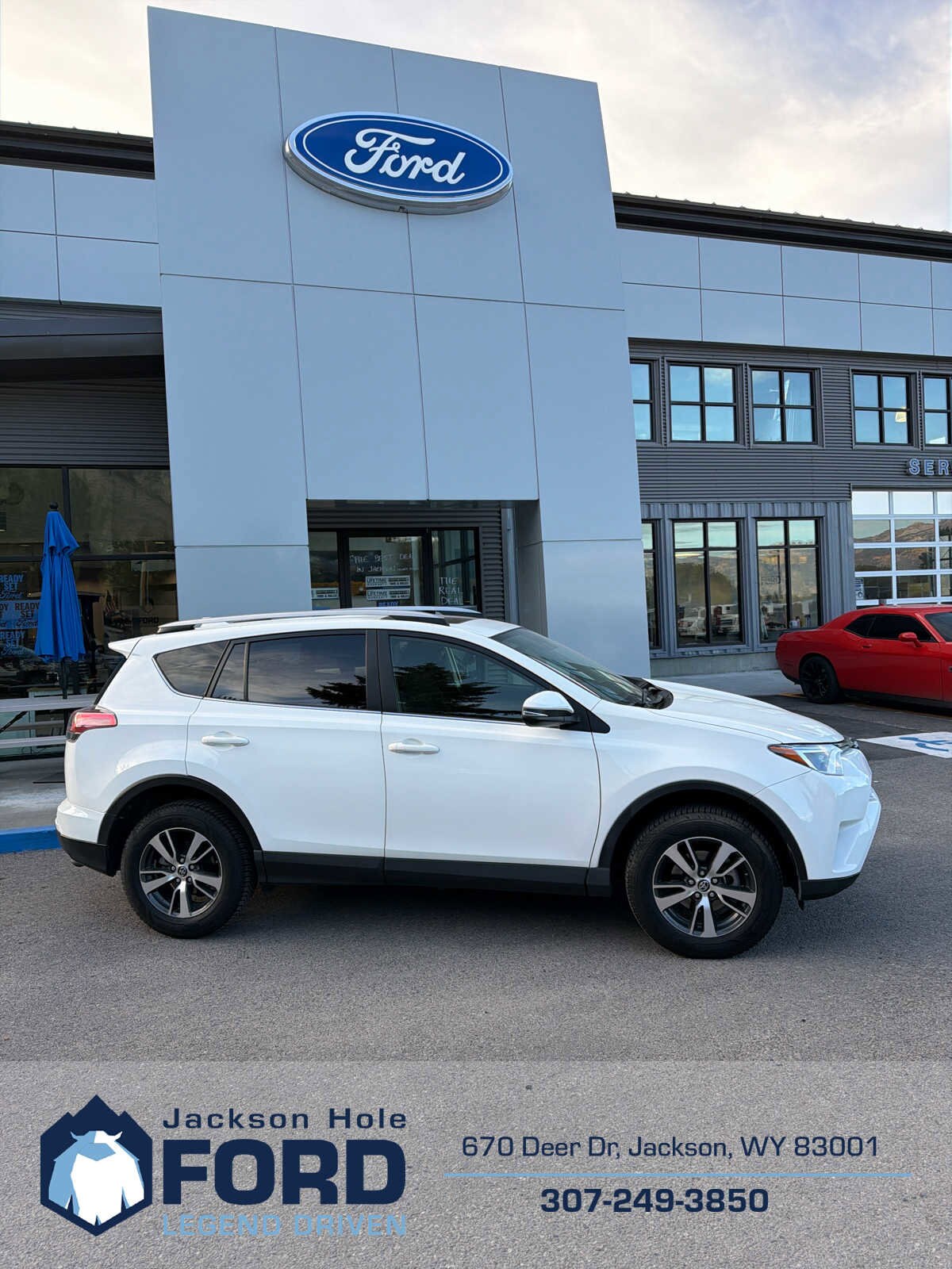 2018 Toyota RAV4 XLE photo 2