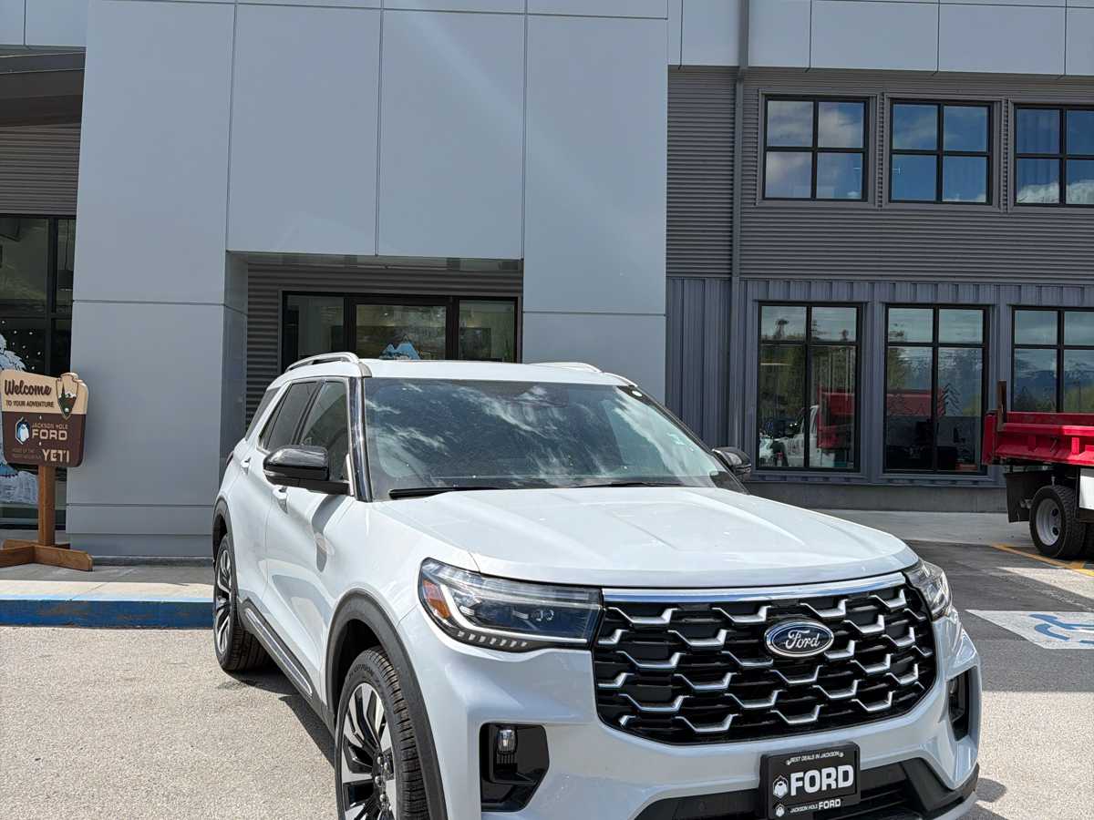 2026 Ford Explorer Platinum 4WD's photo