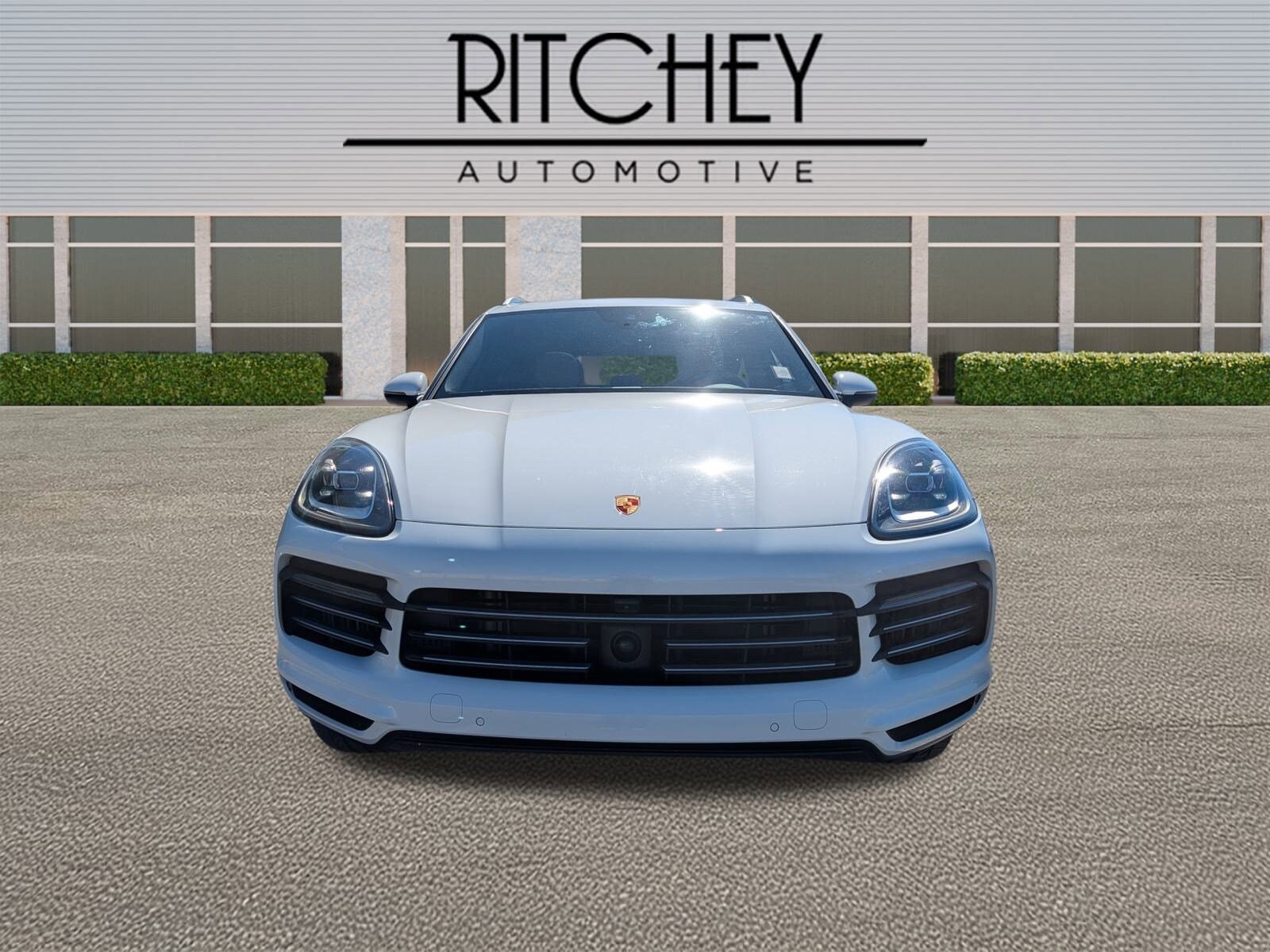 2023 Porsche Cayenne Platinum Edition photo 2