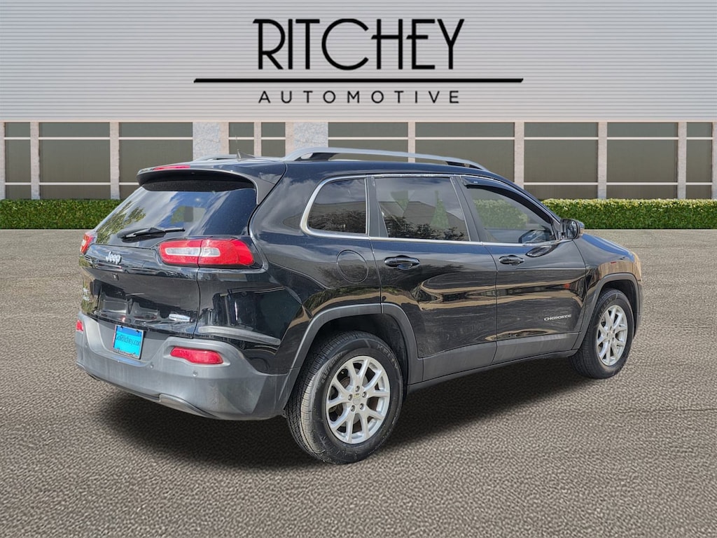 Used 2017 Jeep Cherokee Latitude SUV
