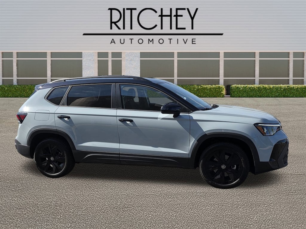 Used 2025 Volkswagen Taos SE Black SUV