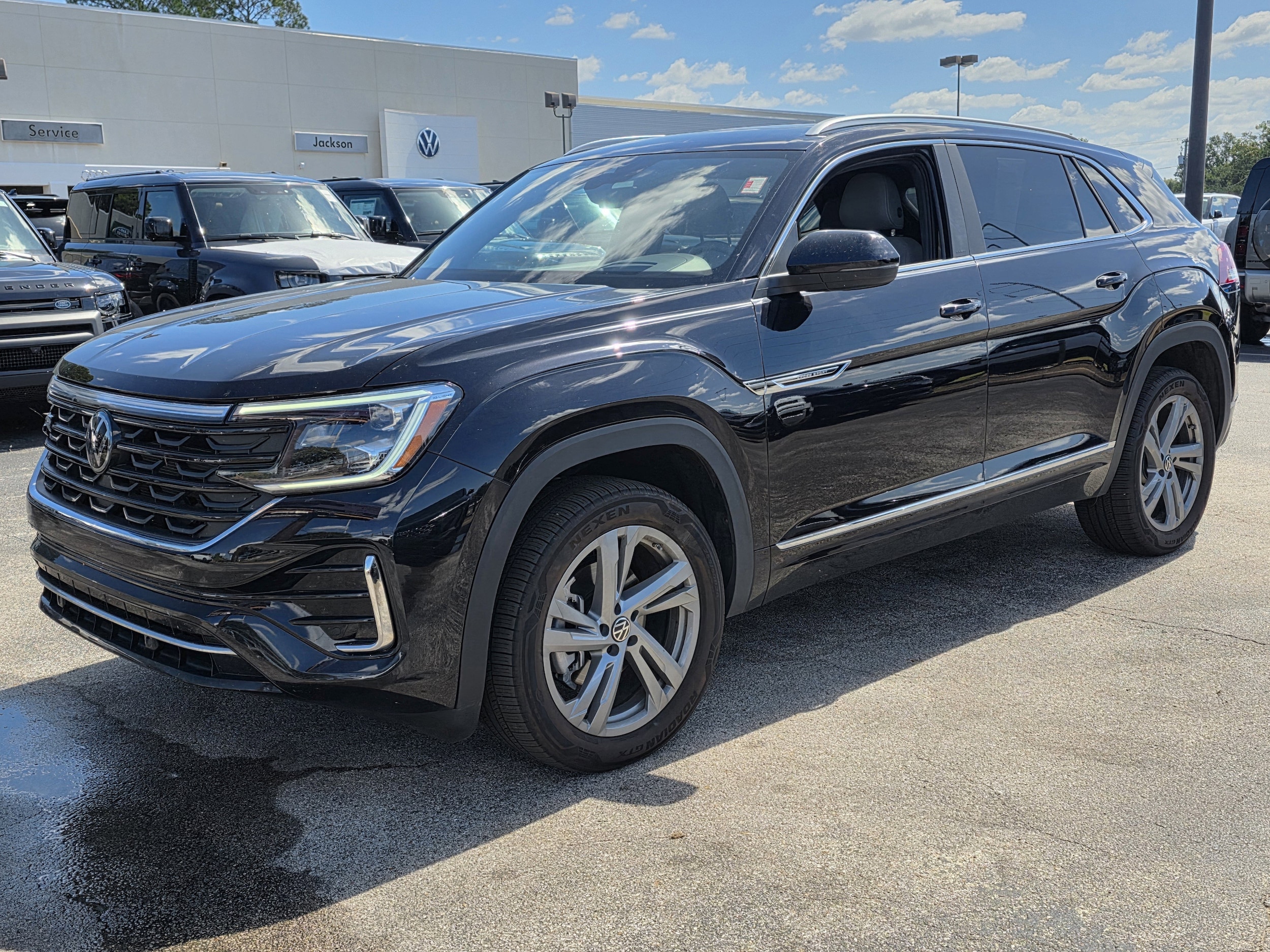 2024 Volkswagen Atlas Cross Sport SEL R-Line photo 2