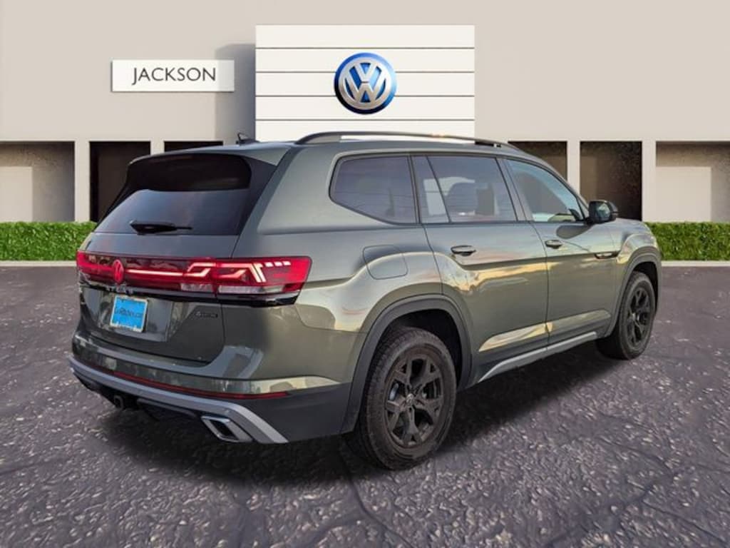 Used 2025 Volkswagen Atlas 2.0T Peak Edition SUV