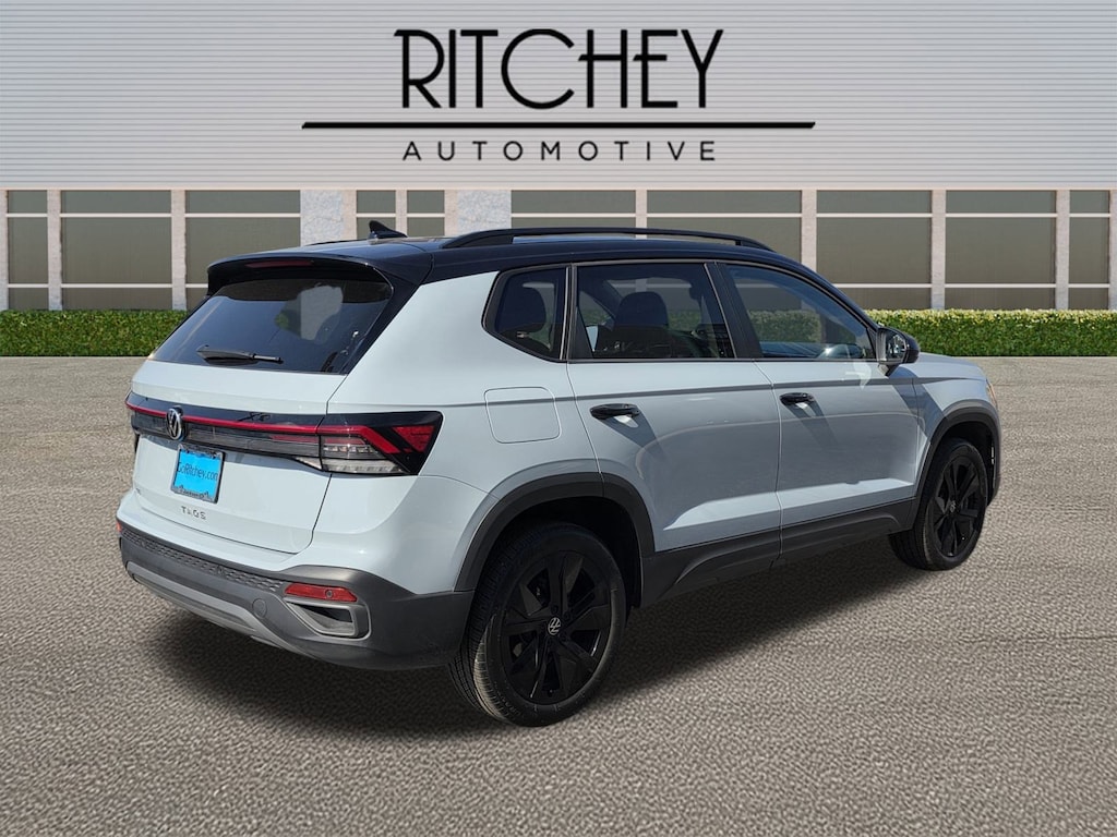 Used 2025 Volkswagen Taos SE Black SUV