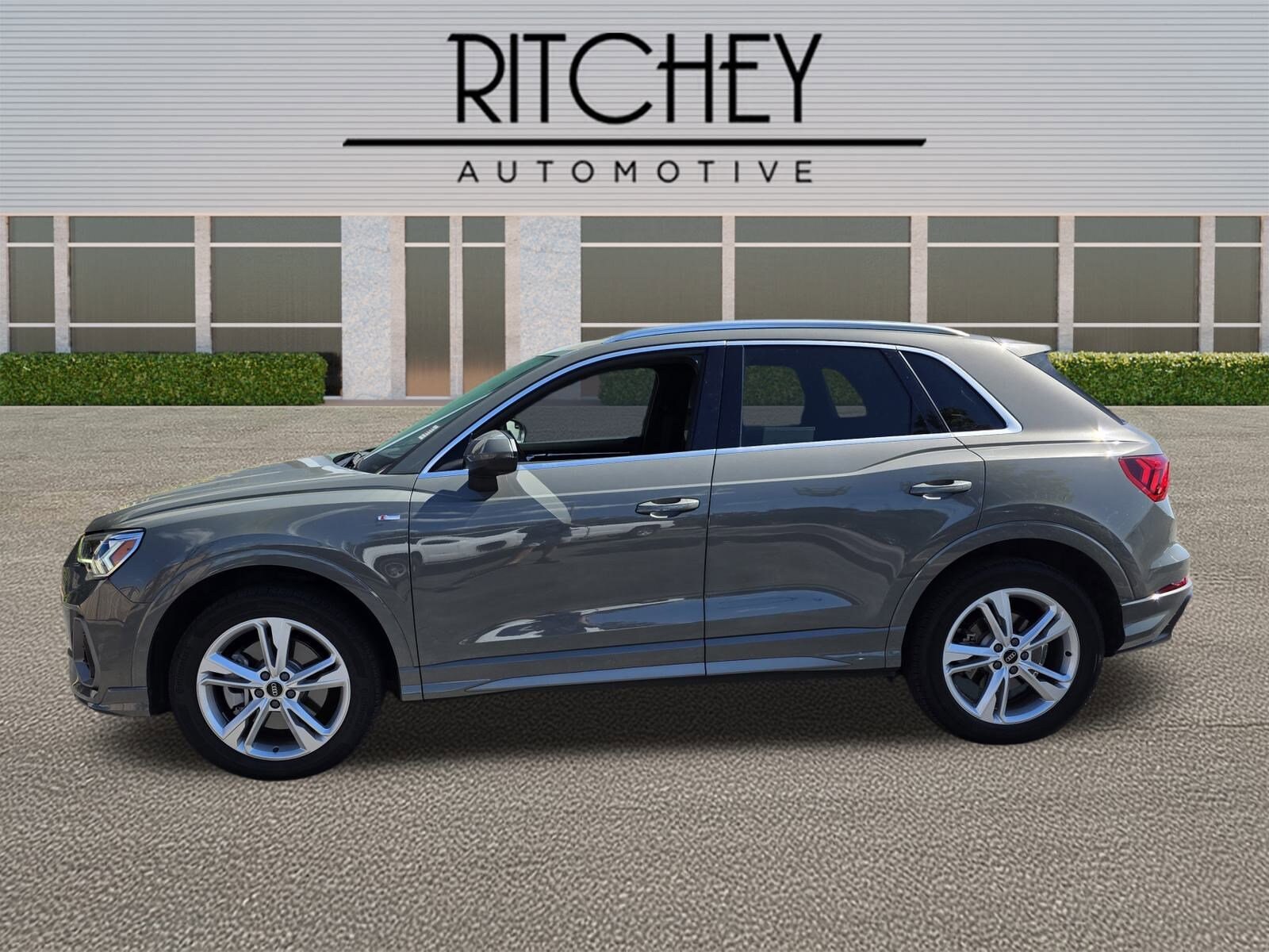2022 Audi Q3 S line Premium Plus photo 4
