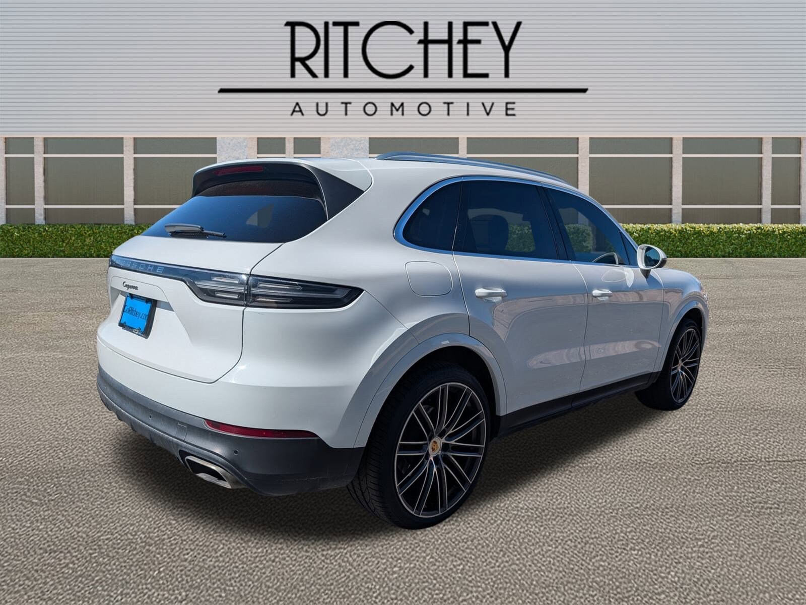 2023 Porsche Cayenne Platinum Edition photo 4