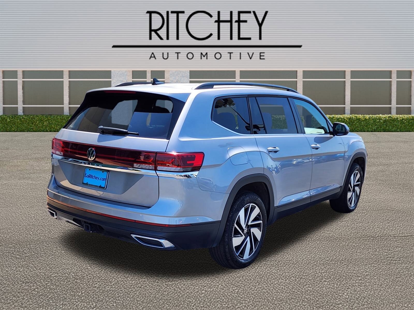 2024 Volkswagen Atlas SE Technology photo 2
