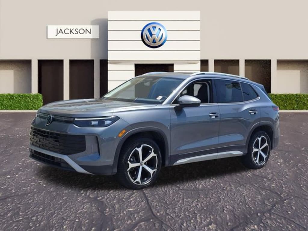 Used 2025 Volkswagen Tiguan 2.0T SE SUV