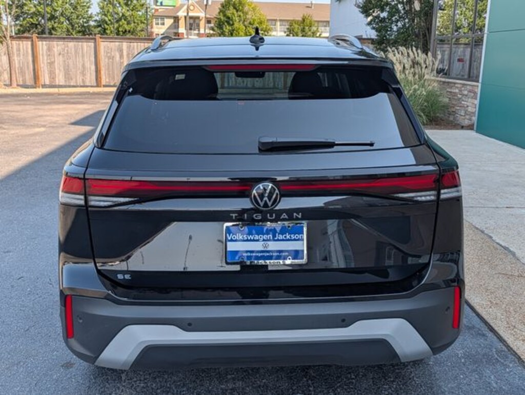 Certified 2025 Volkswagen Tiguan 2.0T SE SUV