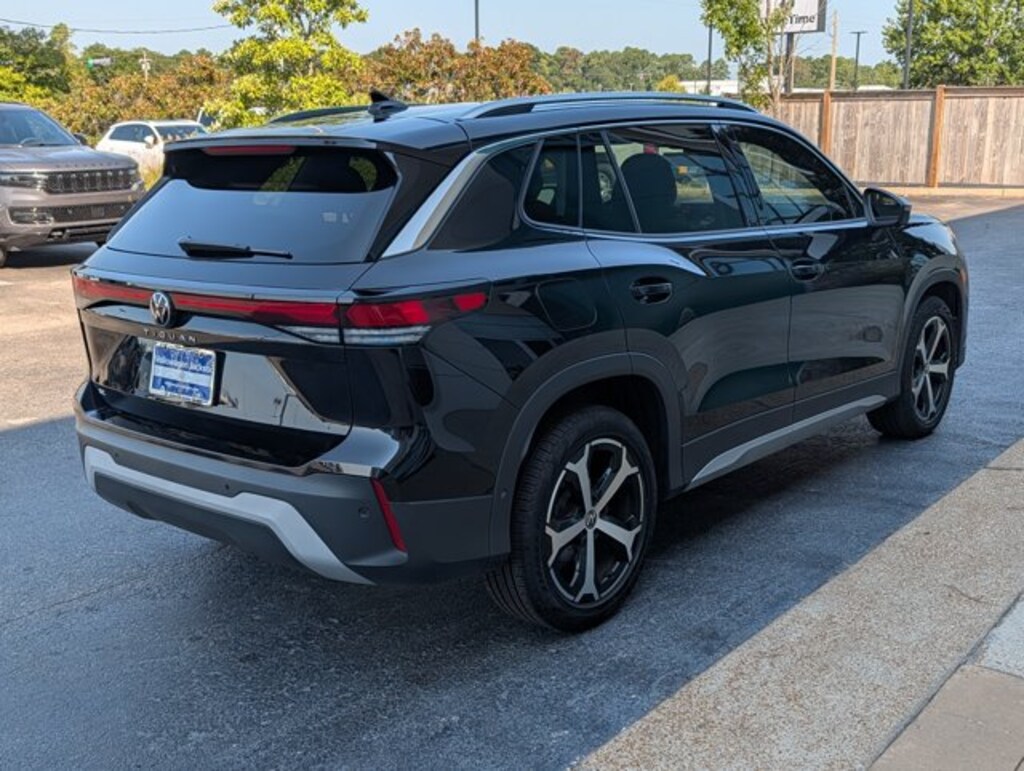 Certified 2025 Volkswagen Tiguan 2.0T SE SUV