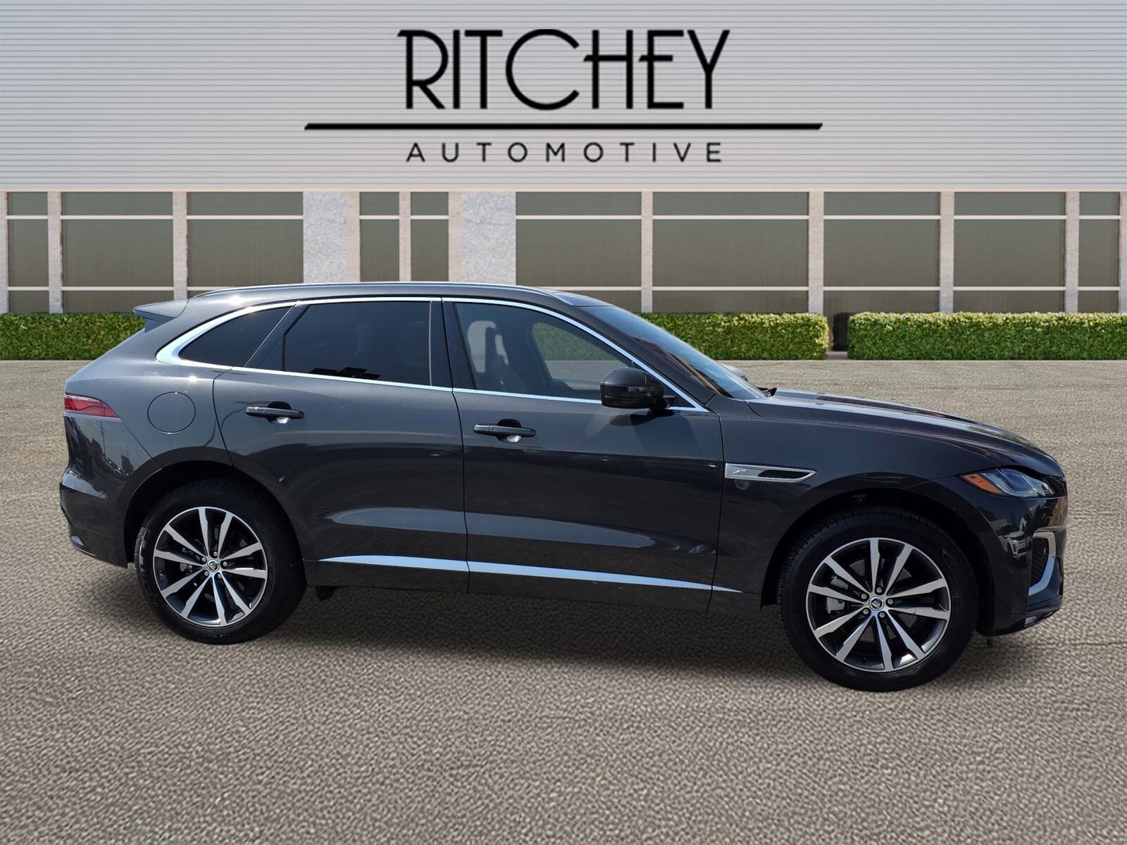 2024 Jaguar F-PACE P250 R-Dynamic S photo 3