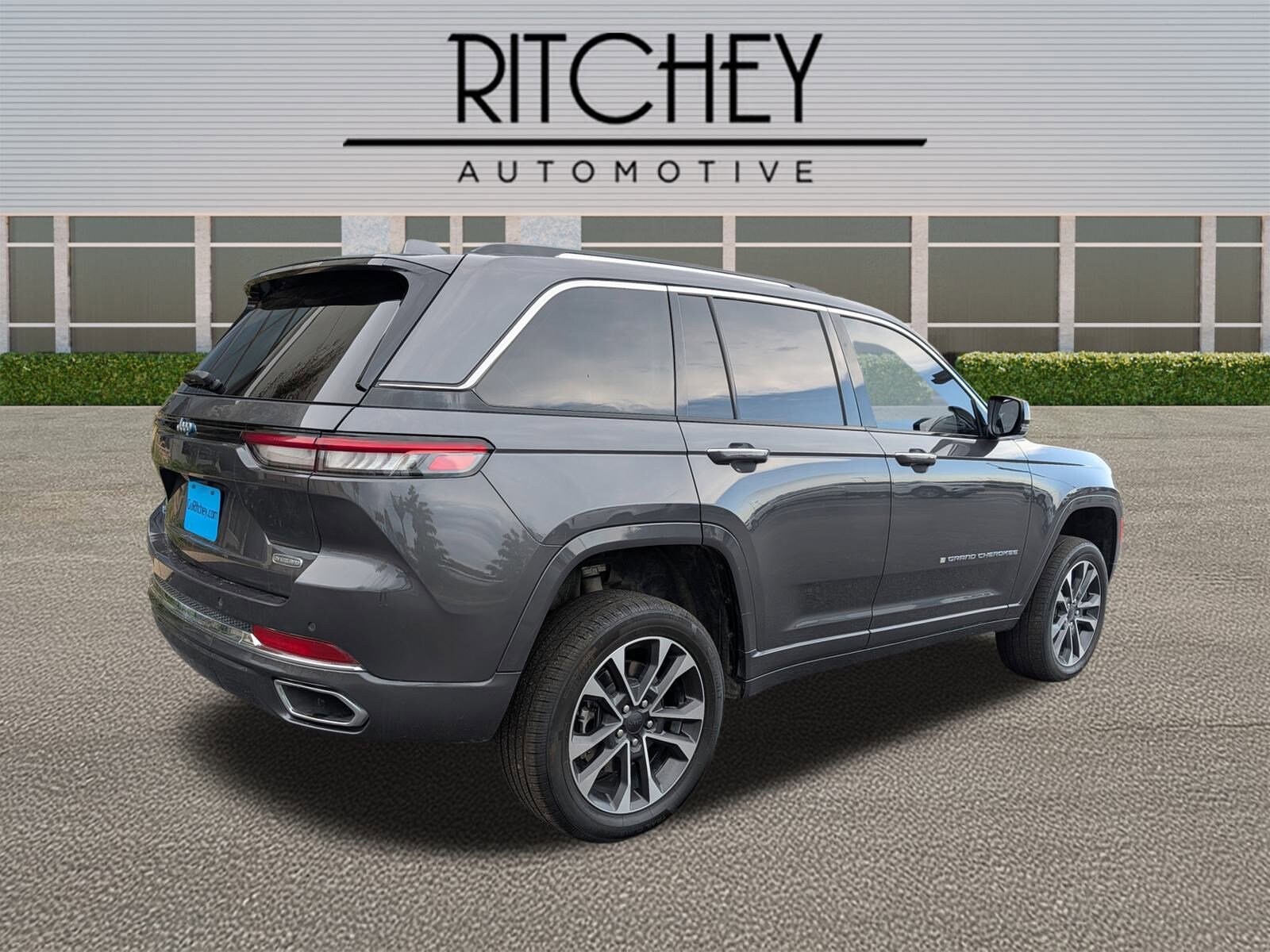 2022 Jeep Cherokee Overland 4xe photo 4