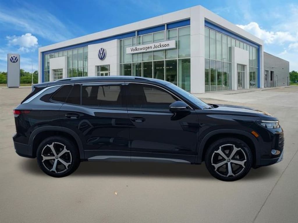 Certified 2025 Volkswagen Tiguan 2.0T SE SUV