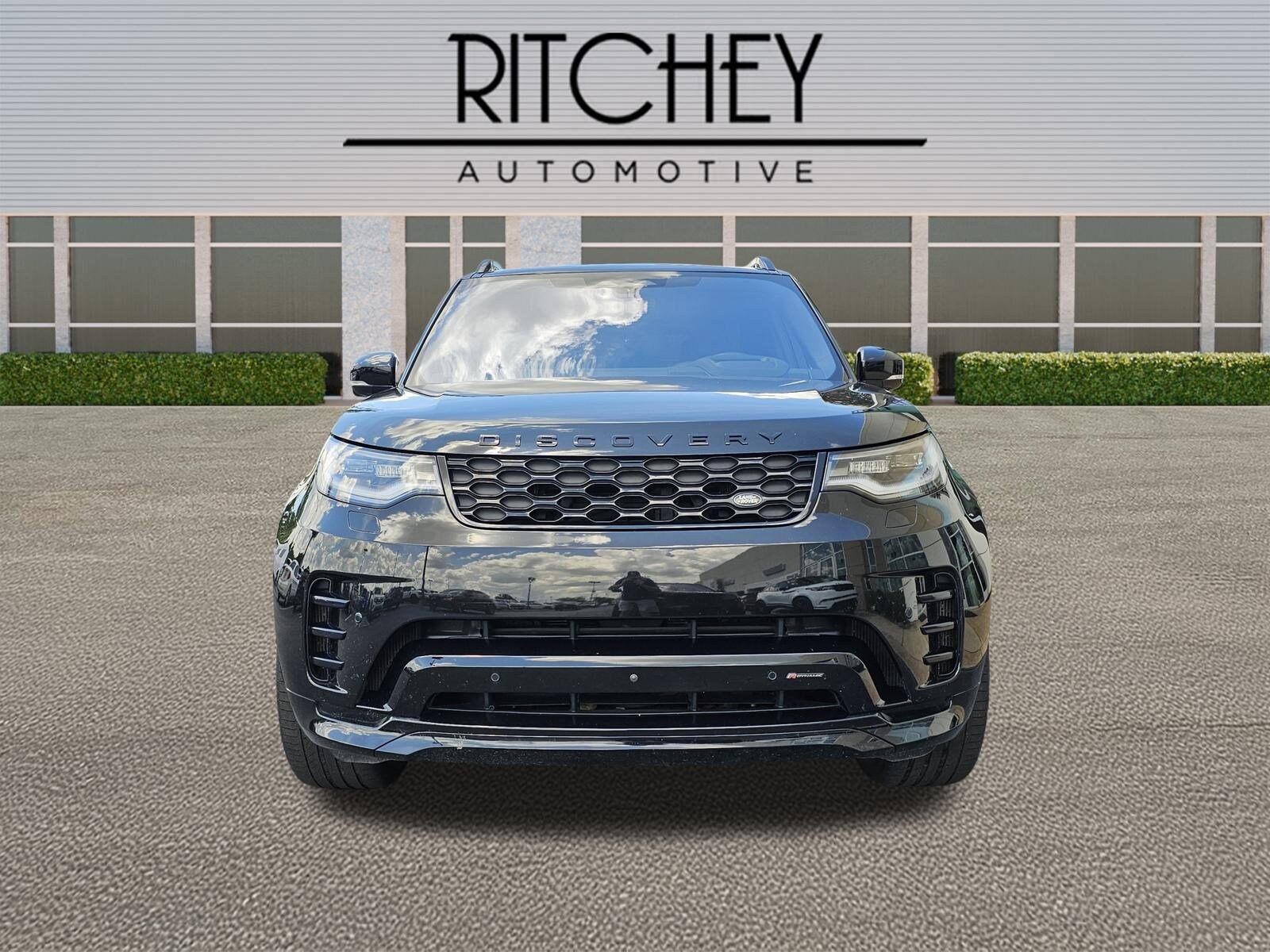 2023 Land Rover Discovery S R-Dynamic photo 2