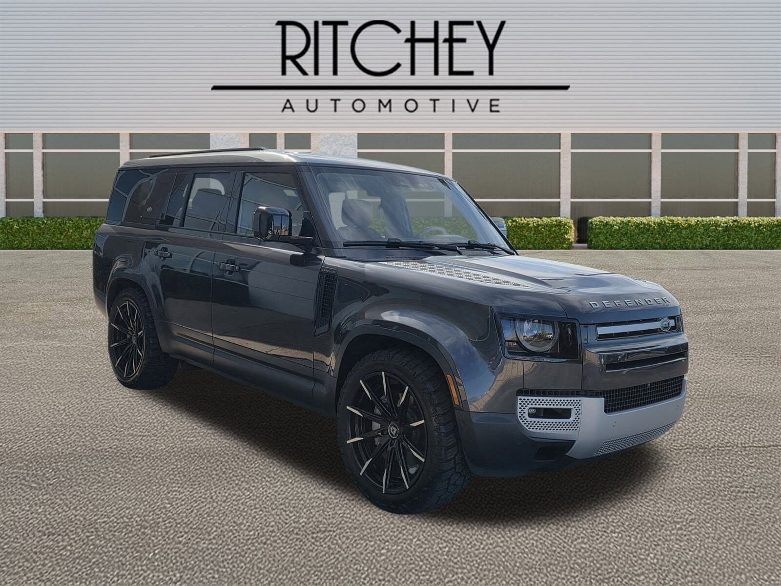 2023 Land Rover Defender 130 First Edition photo 3