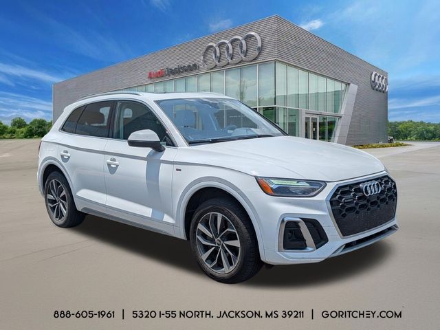 2022 Audi Q5 45 Premium Plus's photo