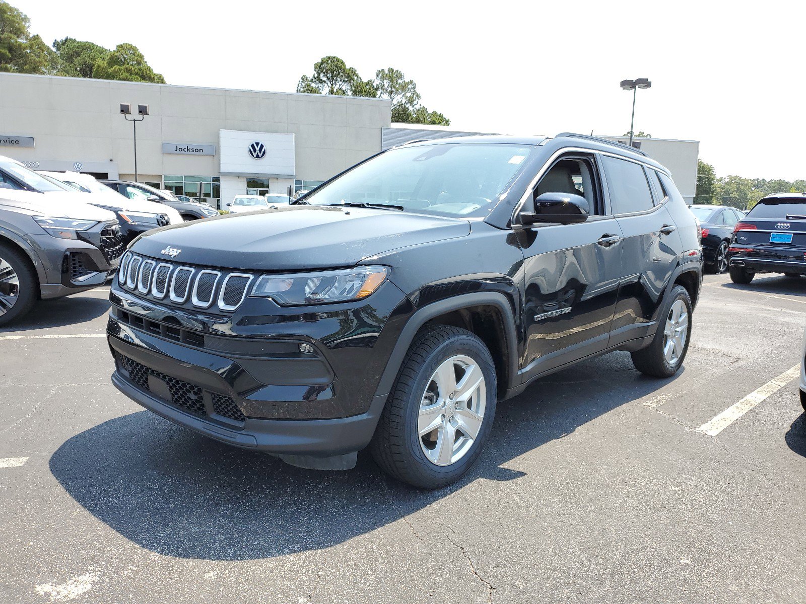 Used 2022 Jeep Compass Latitude with VIN 3C4NJDBB8NT124729 for sale in Jackson, MS