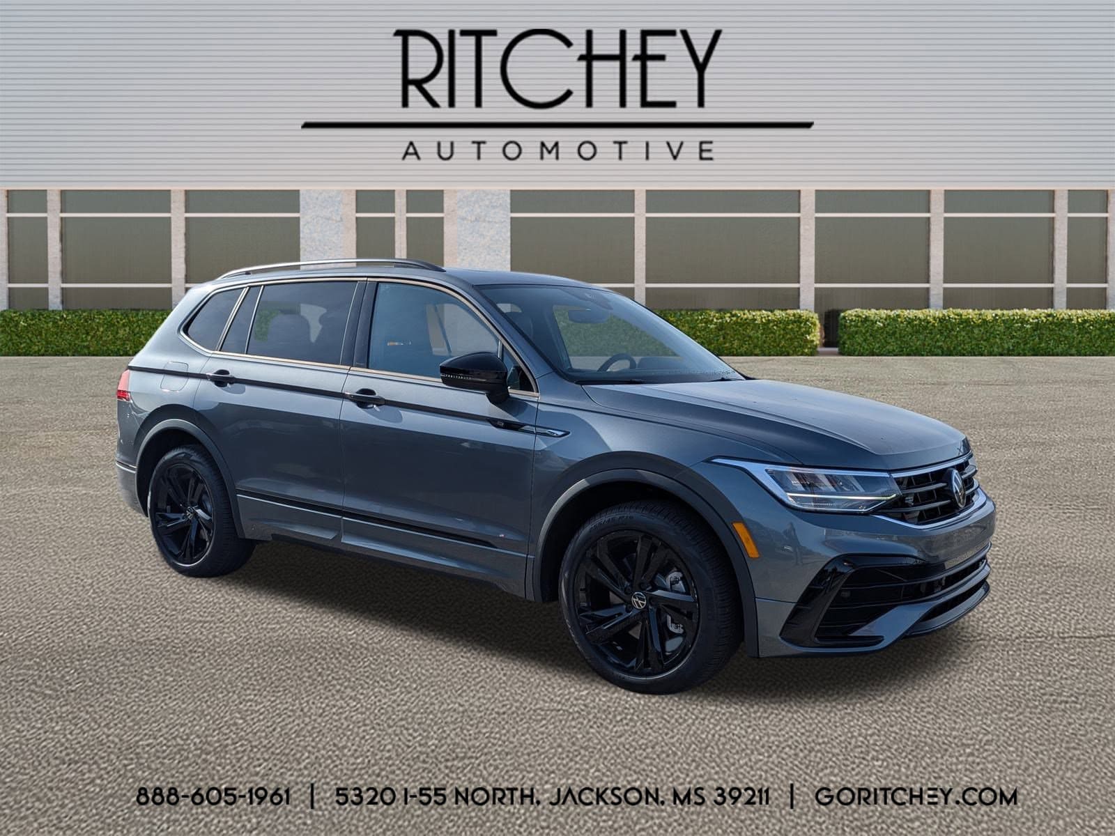 2023 Volkswagen Tiguan SE R-LINE BLACK's photo