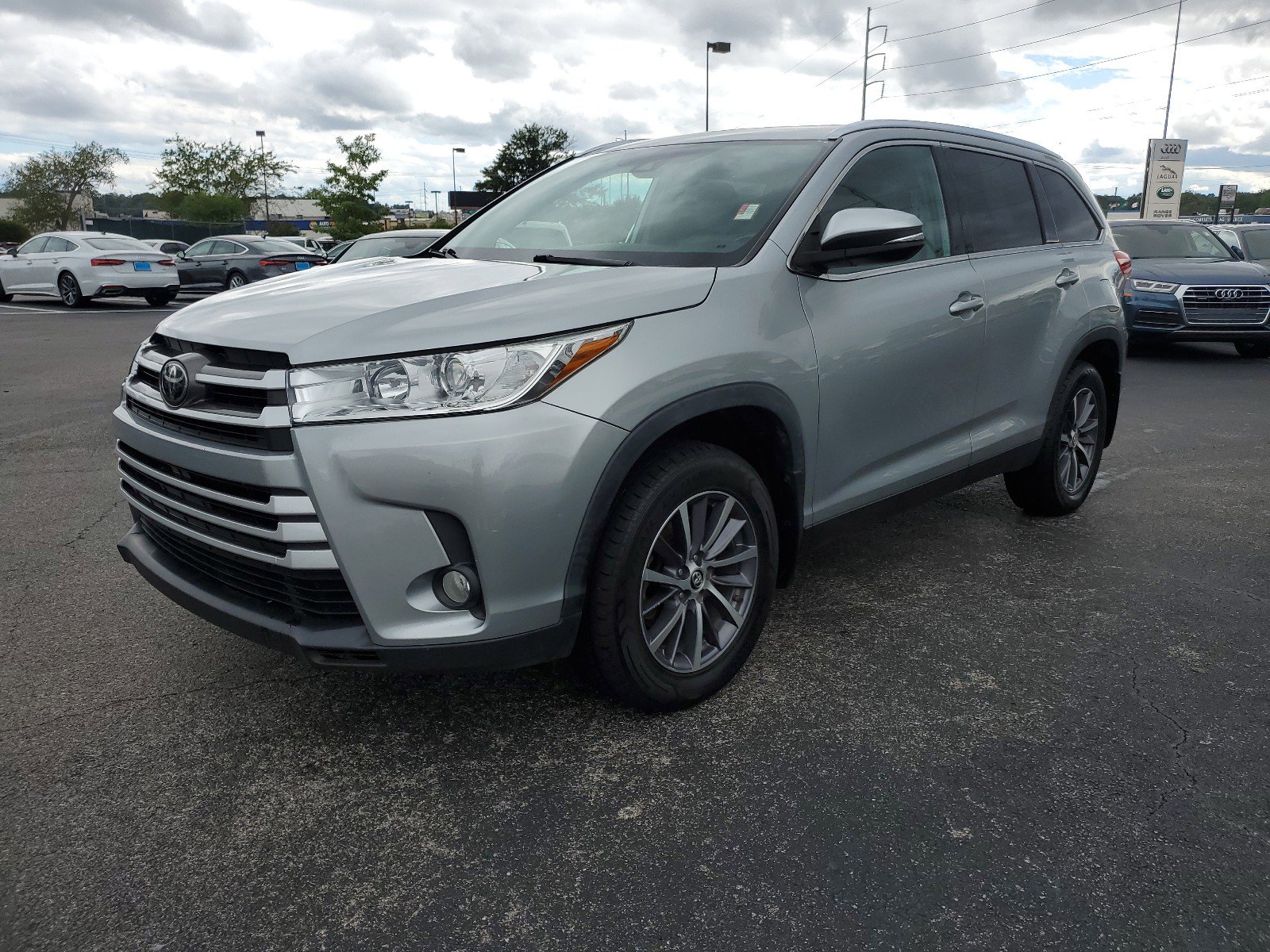 Used 2019 Toyota Highlander XLE with VIN 5TDKZRFH4KS336752 for sale in Jackson, MS