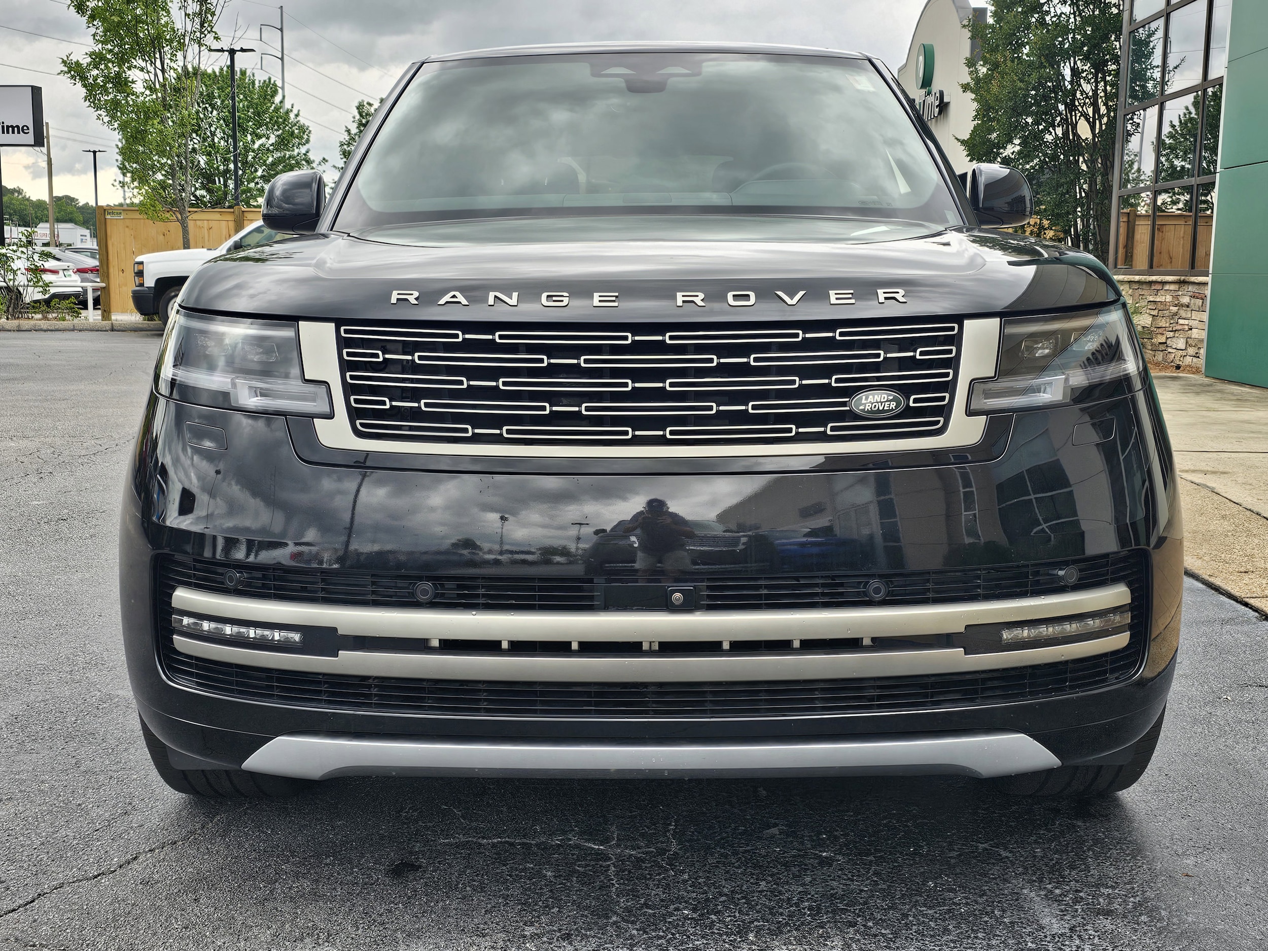 Used 2024 Land Rover Range Rover SE with VIN SALKPBFU8RA220089 for sale in Jackson, MS