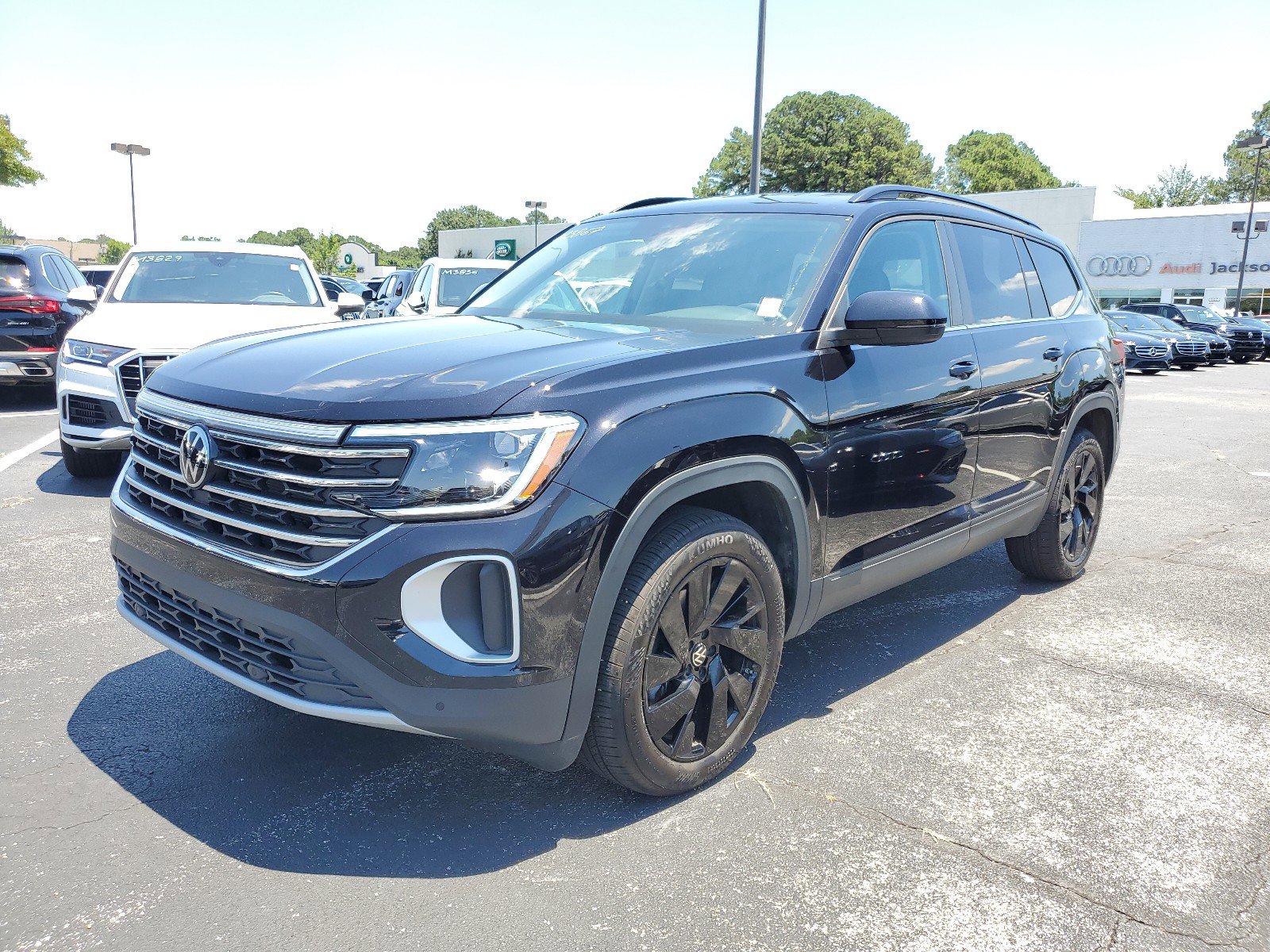 Used 2024 Volkswagen Atlas SE w/Tech with VIN 1V2WR2CA7RC522473 for sale in Jackson, MS