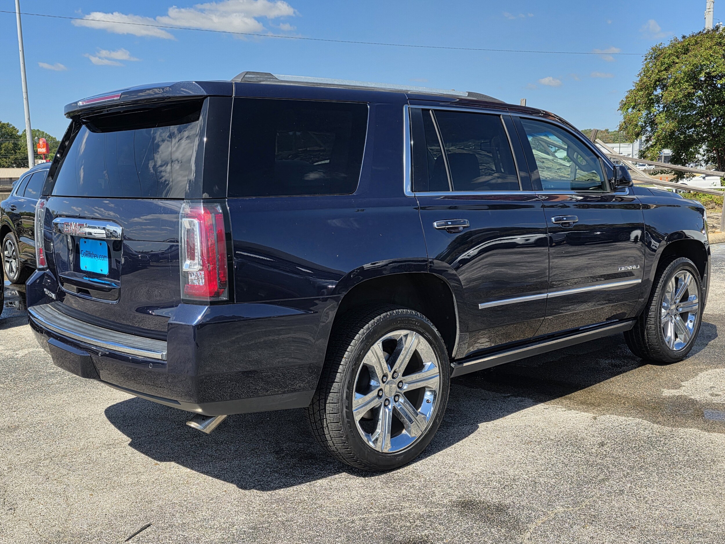 2019 Gmc Yukon Denali photo 2