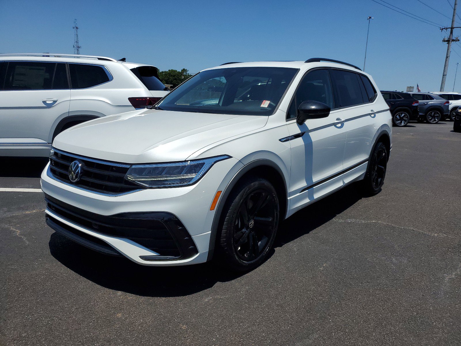 Used 2024 Volkswagen Tiguan SE R-LINE BLACK with VIN 3VVCB7AXXRM025592 for sale in Jackson, MS