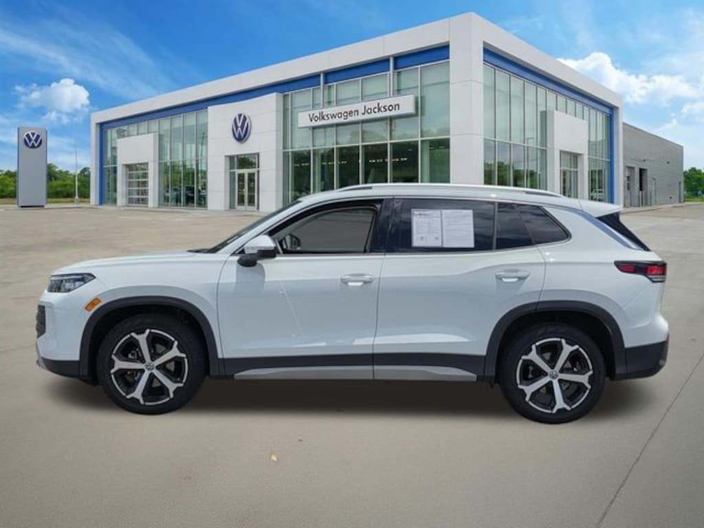 Used 2025 Volkswagen Tiguan 2.0T SE SUV