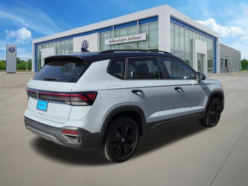Used 2025 Volkswagen Taos 1.5T SE Black SUV