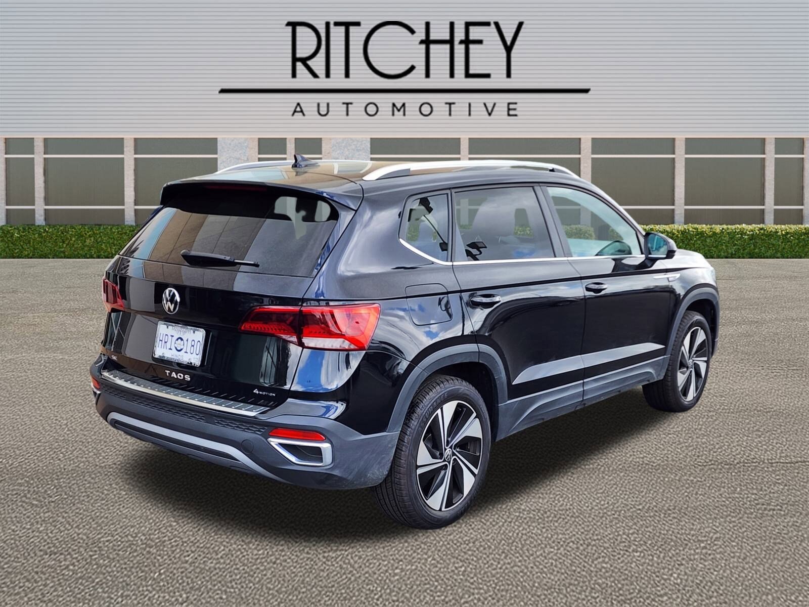 2024 Volkswagen Taos SE photo 2