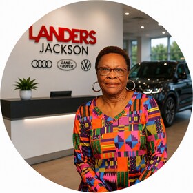 Staff member Shirley Sutton from ID_e86686a5812d