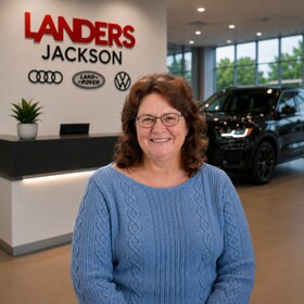 Staff member Bonnie Farmer from ID_e86686a5812d