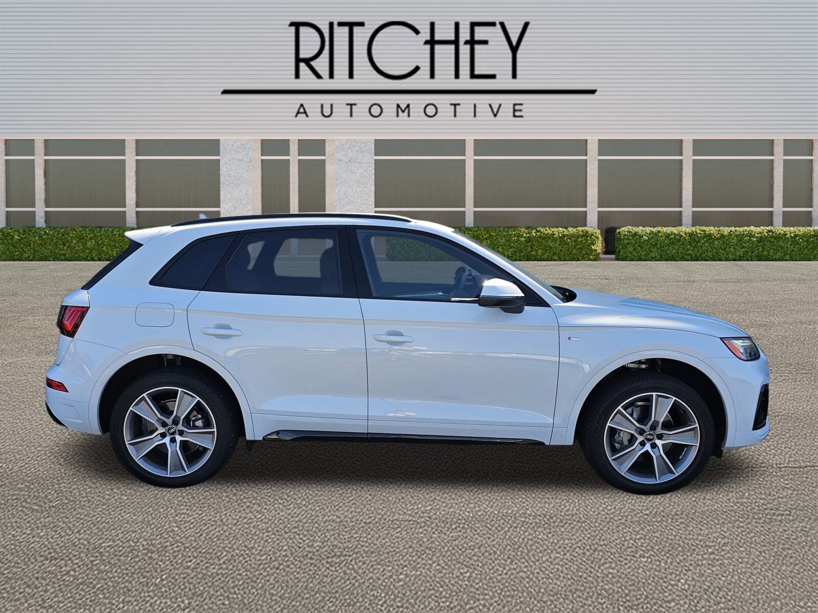 2025 Audi Q5 S line Premium photo 2