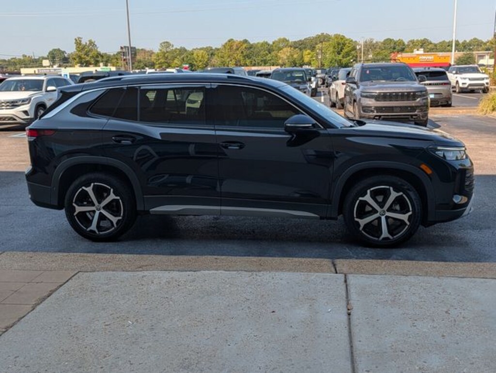 Certified 2025 Volkswagen Tiguan 2.0T SE SUV