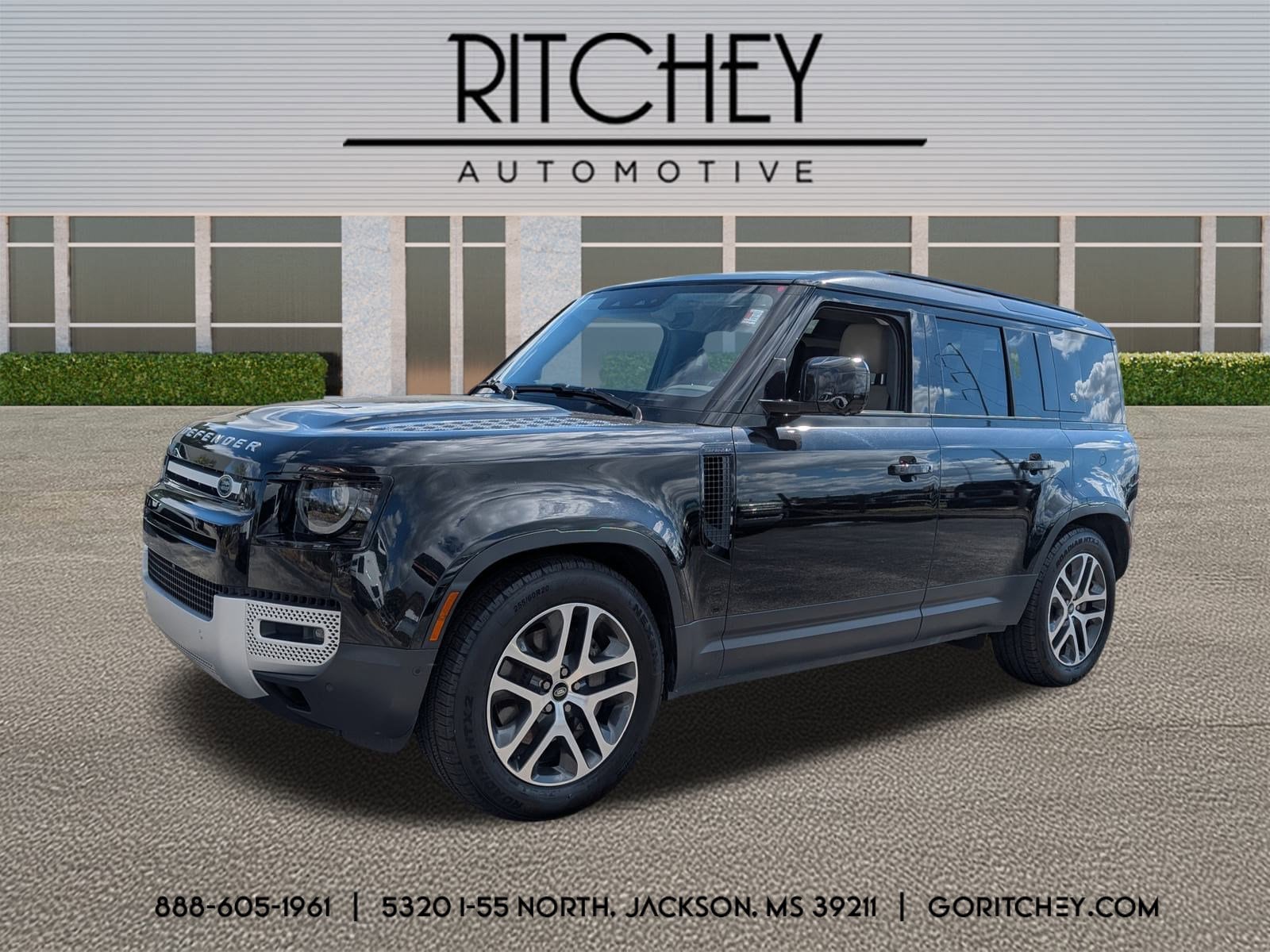 2023 Land Rover Defender SE's photo