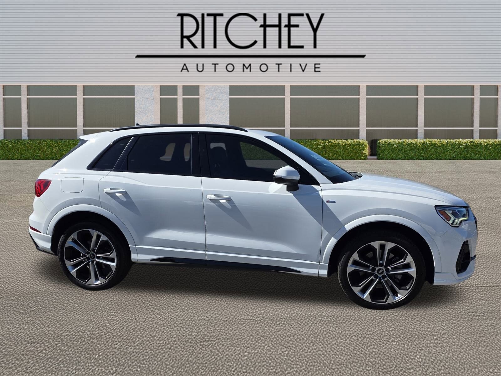 2021 Audi Q3 S line Premium Plus photo 3