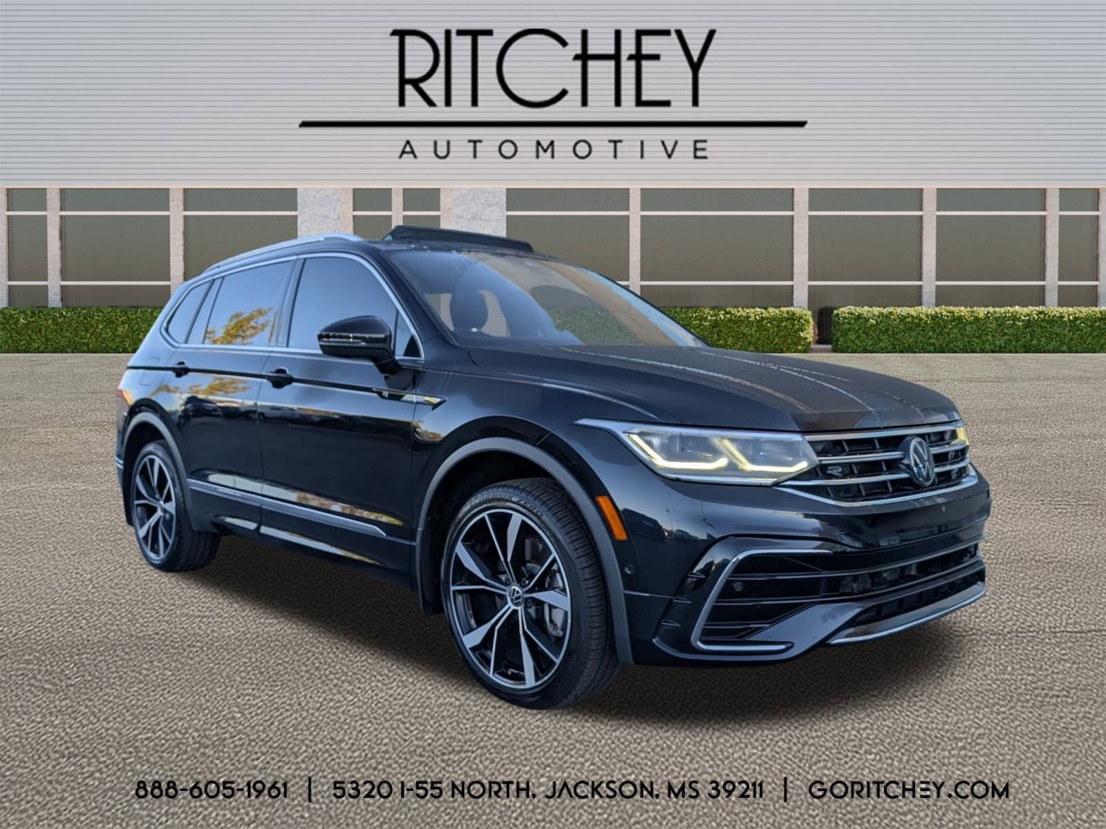 2022 Volkswagen Tiguan SEL R-LINE's photo