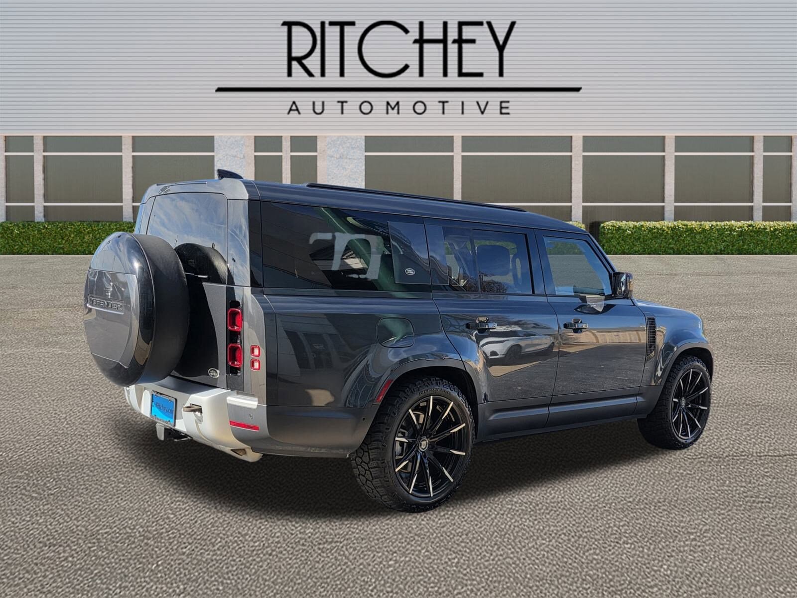 2023 Land Rover Defender 130 First Edition photo 4