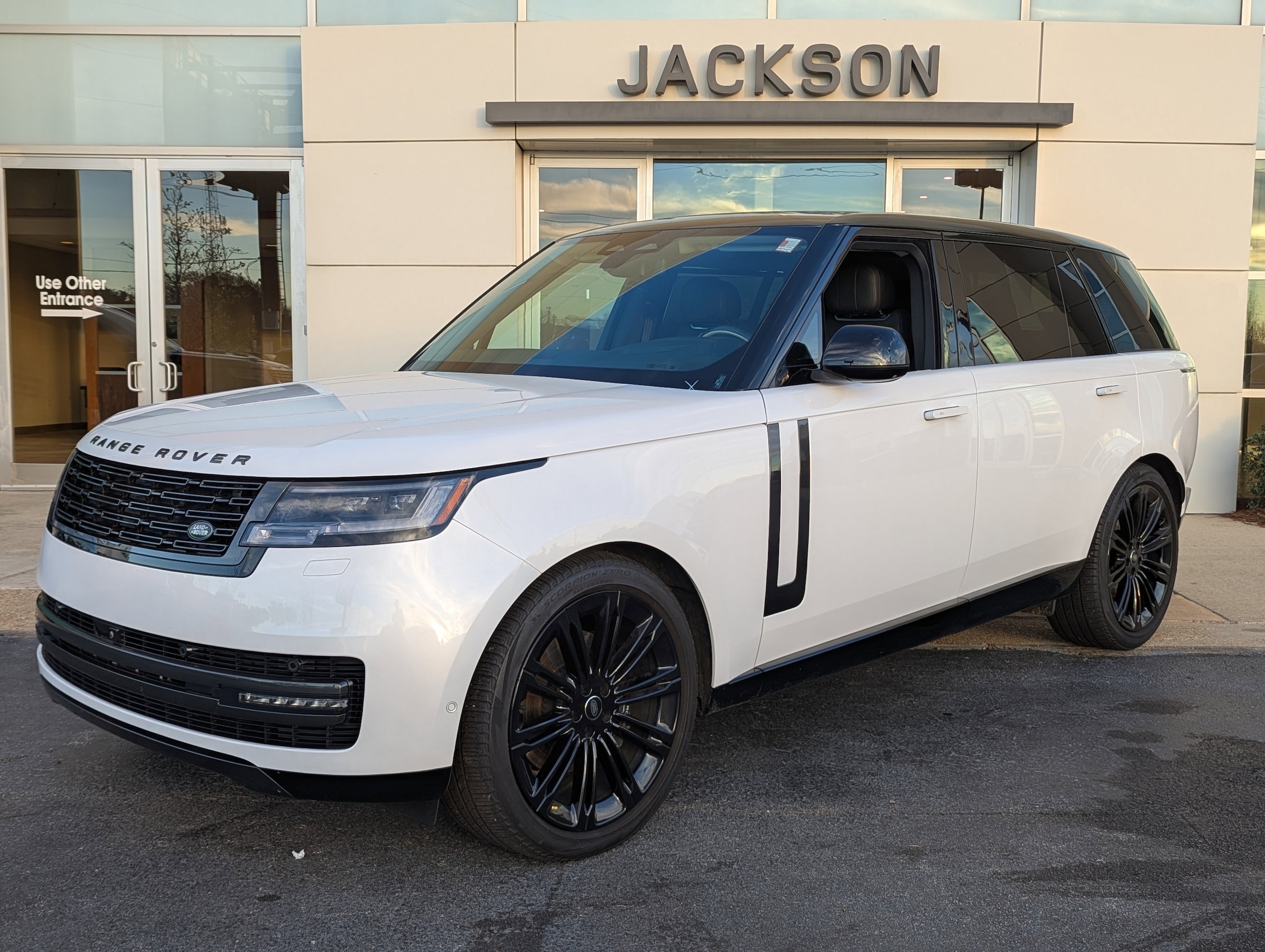 2024 Land Rover Range Rover SE's photo