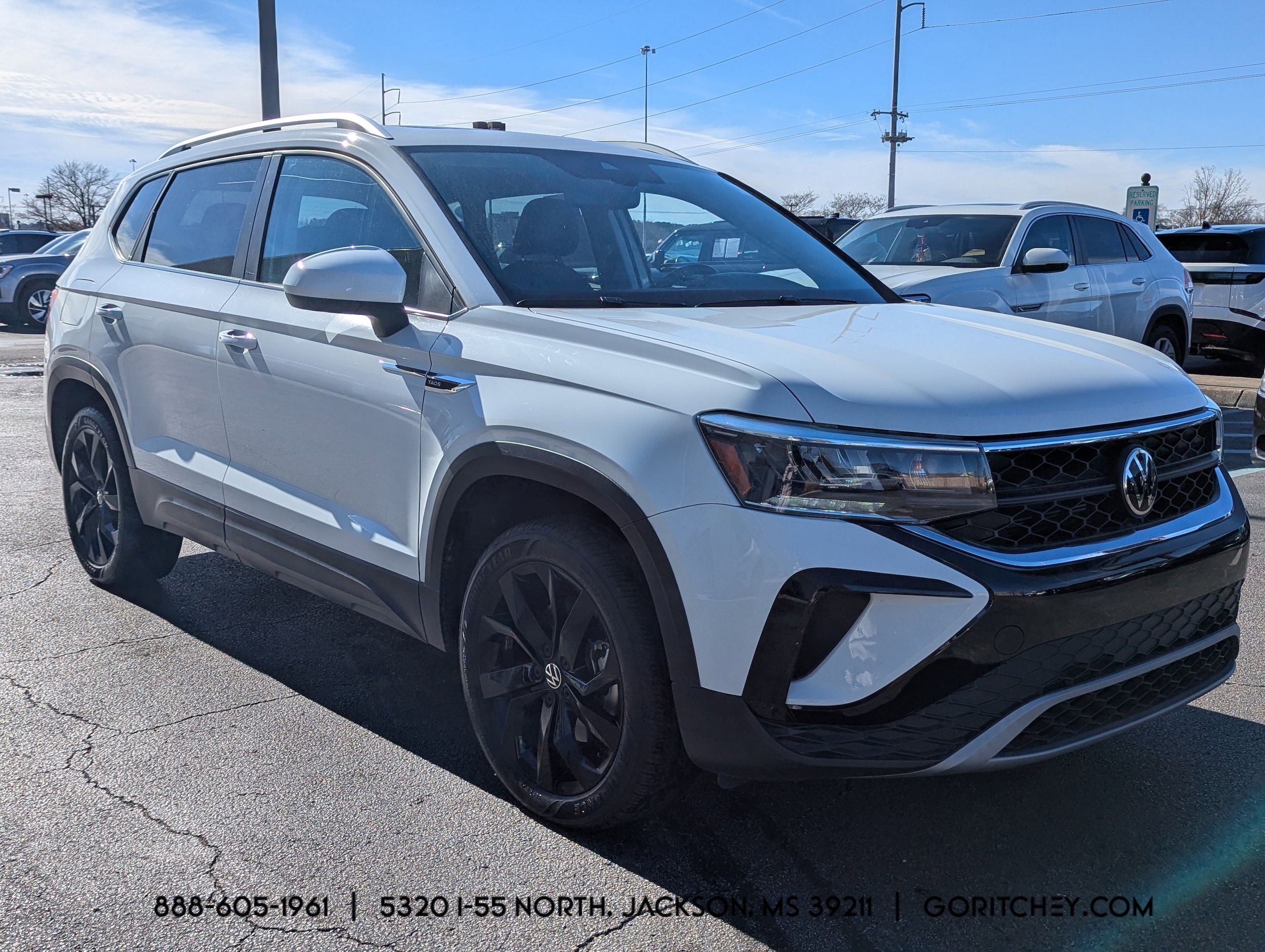 2023 Volkswagen Taos SE's photo