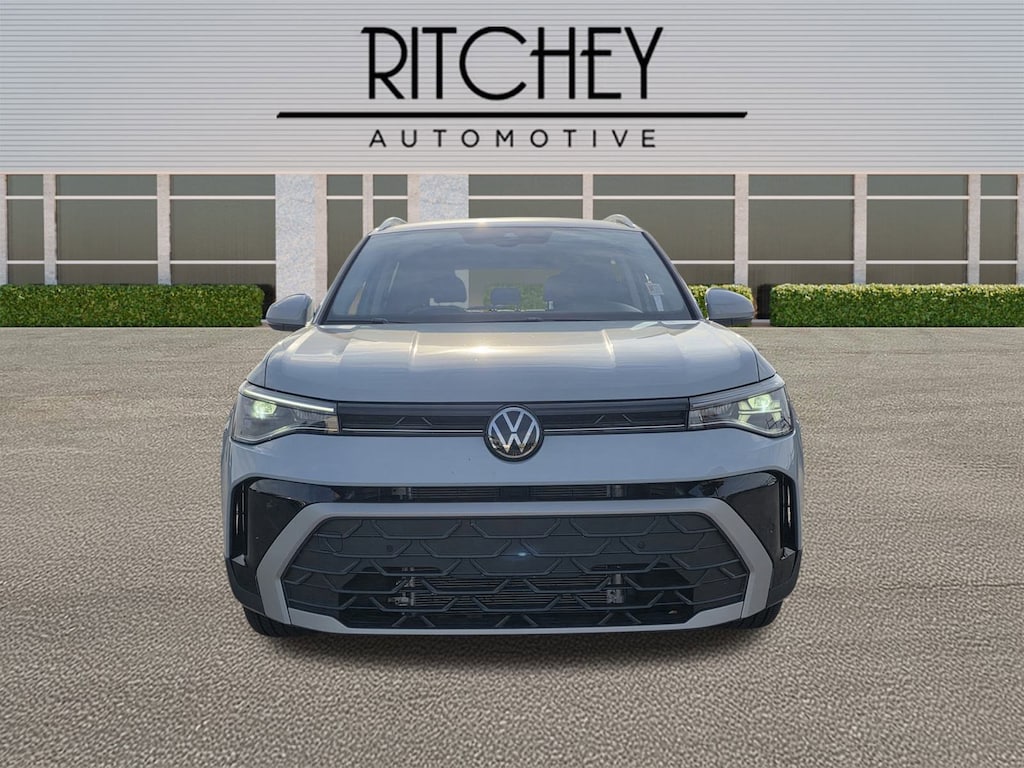 Used 2025 Volkswagen Taos SE SUV