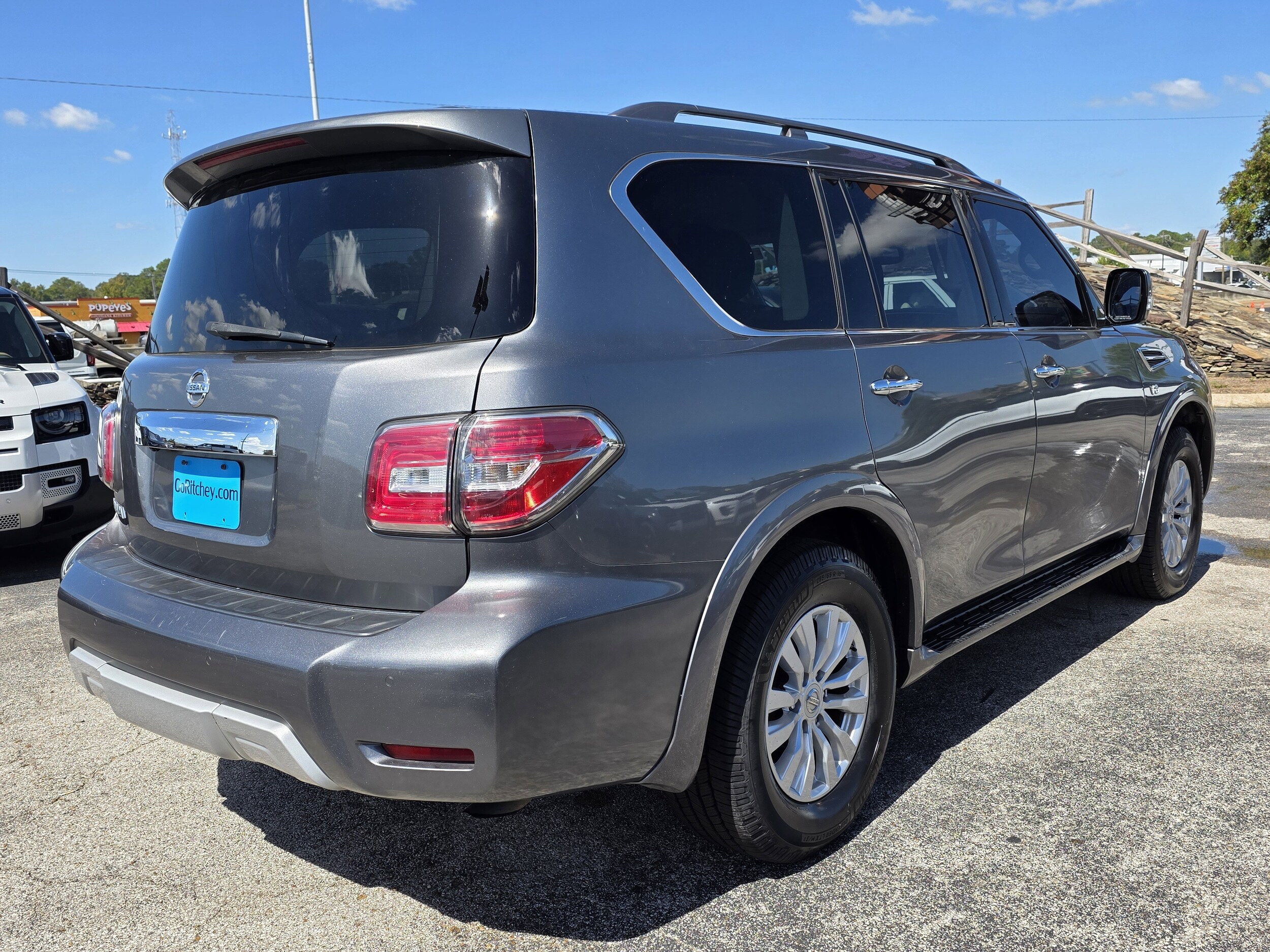 2017 Nissan Armada SV photo 3
